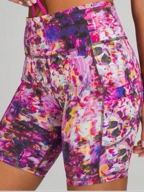 NWT LULULEMON SEAWHEEZE FAST & FREE SHORT -FLASH FLORAL-6
